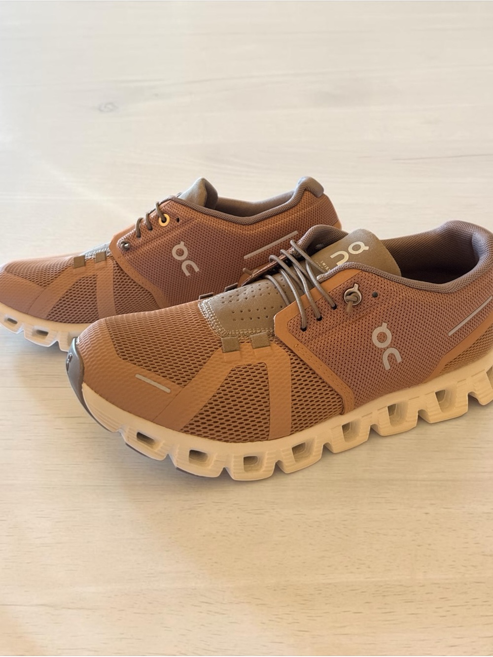 On Cloud Swiss Engineering Running Sneakers Tan Camel EU39 / US8
